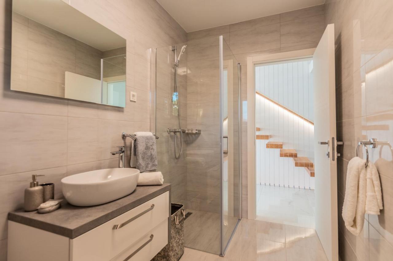 Villa The Boat With Rooftop Pool Matulji Esterno foto
