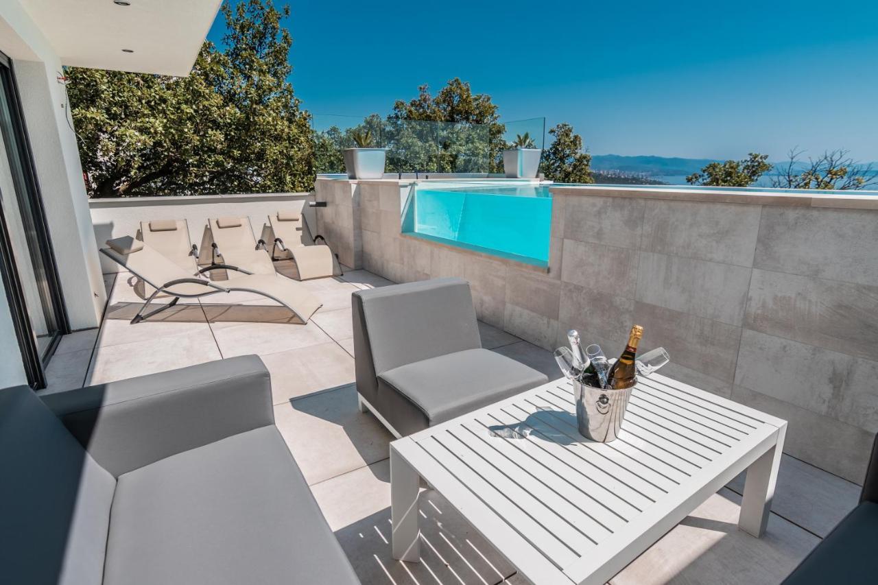 Villa The Boat With Rooftop Pool Matulji Esterno foto
